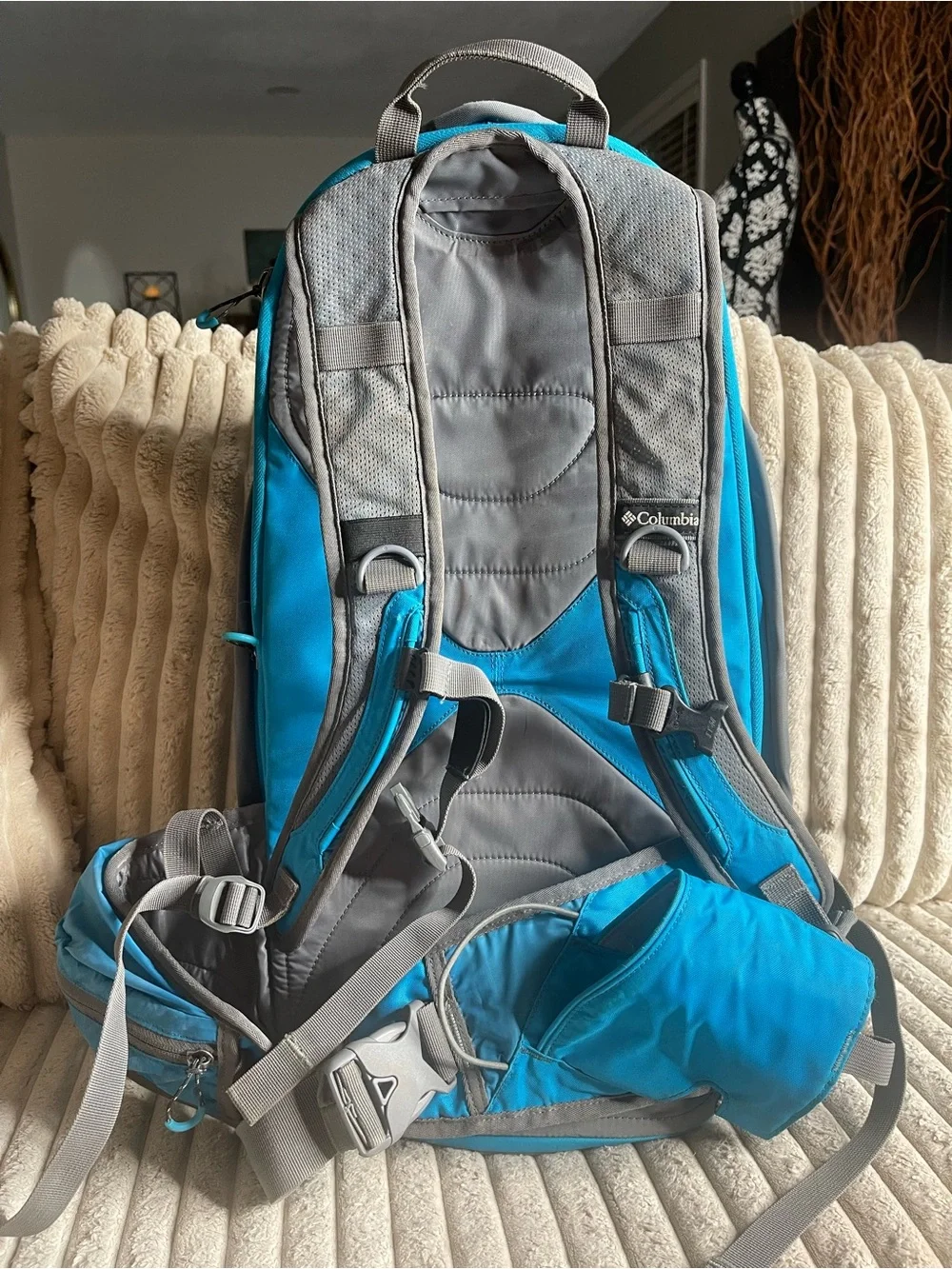 Columbia Titanium Hiking Backpack Blue Gray Wire Frame Day Pack